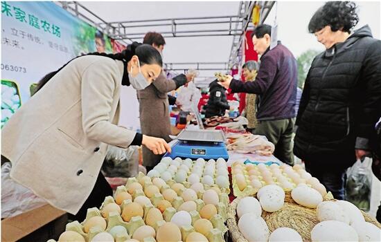 农产送上门 优质农产品进广场活动举行